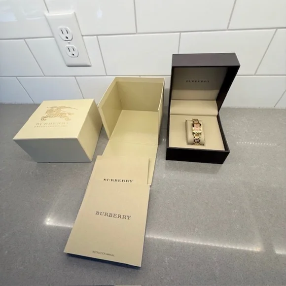 Burberry Women's Class Stainless Steel Silver Rose Gold Tone Quartz Movement EUC - Picture 16 of 16